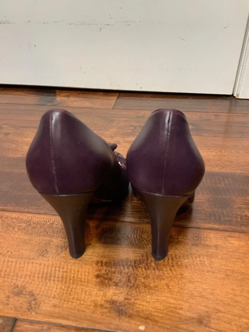 Yves Saint Laurent Tassel Toe Dark Berry Leather Heels, Size 8.5 | 38.5 - Picture 5 of 8